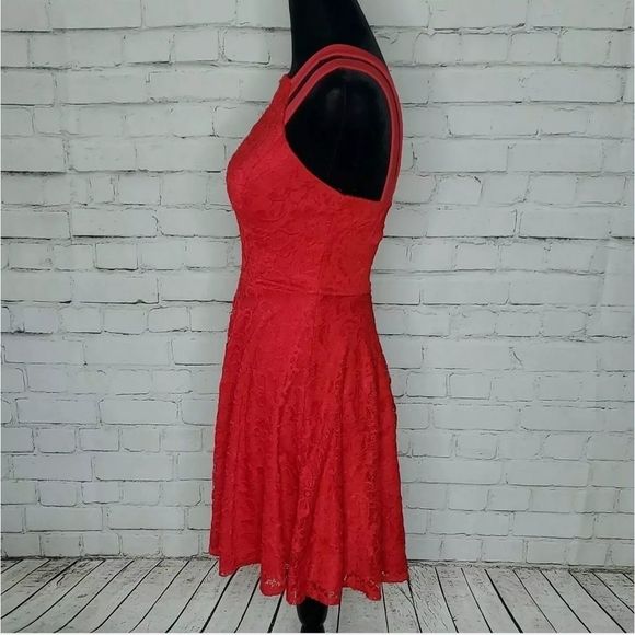 B Darlin Junior's Red Lace Fitted Dress Size 1/2 - Picture 2 of 8